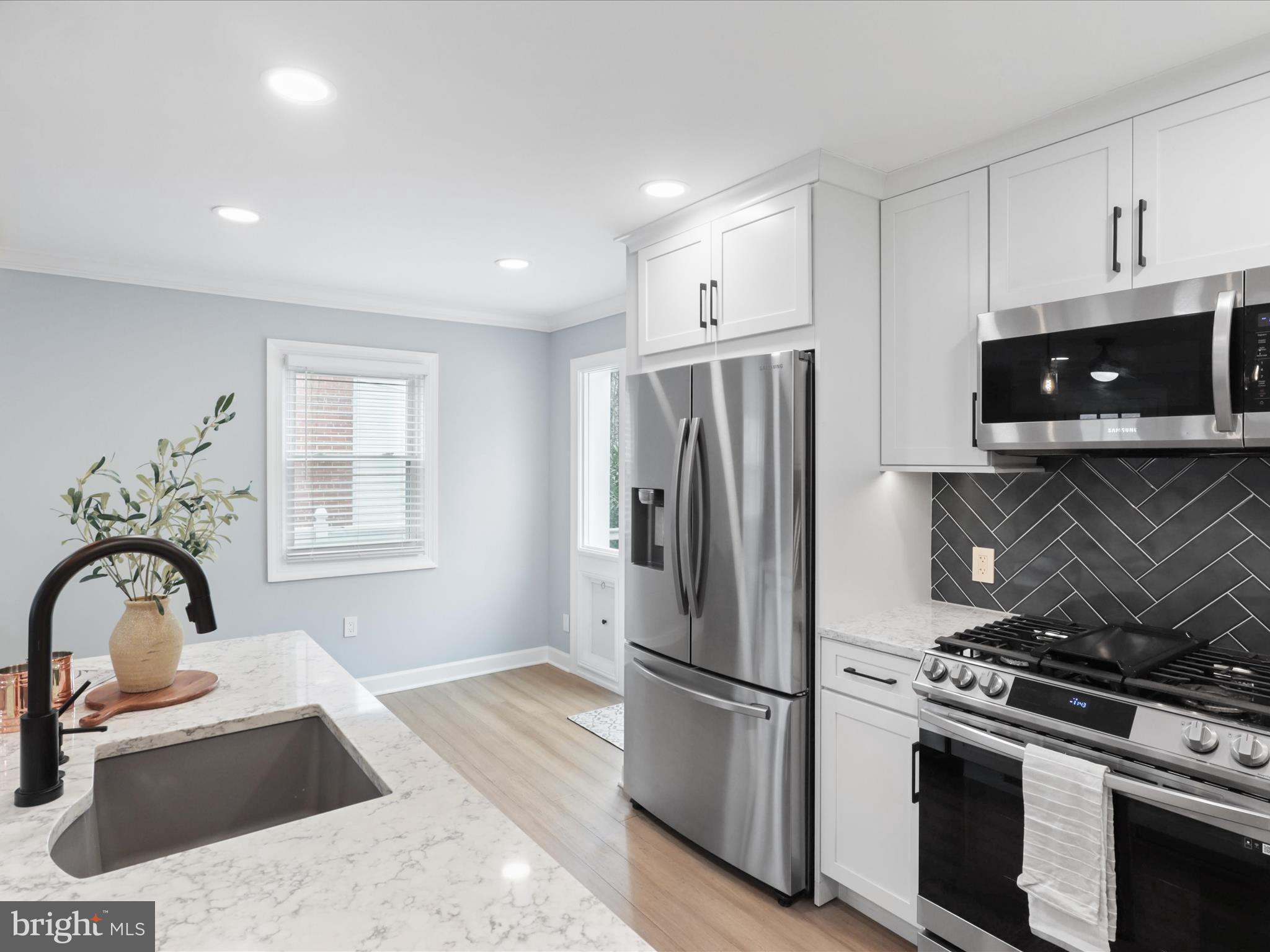 2203 ARLINGTON TERRACE