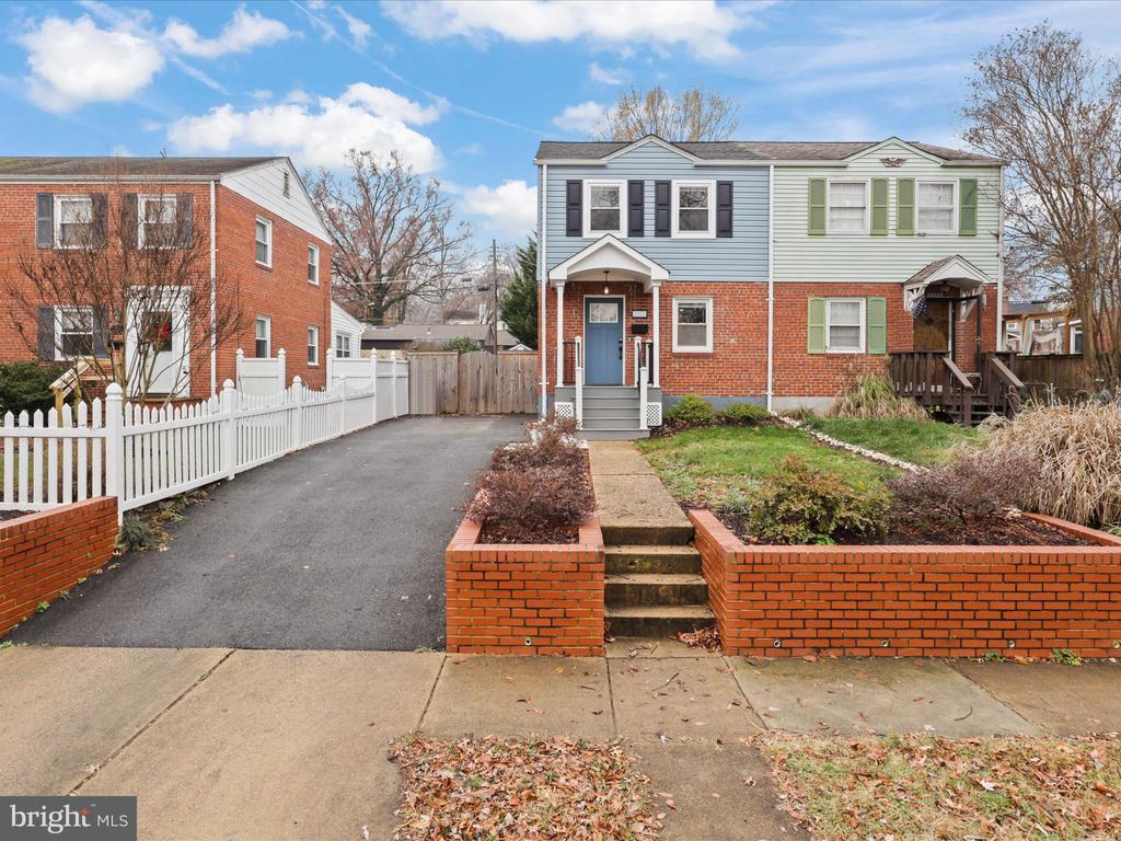 2203 ARLINGTON TERRACE