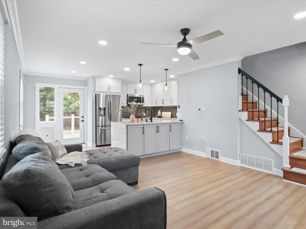 2203 ARLINGTON TERRACE
