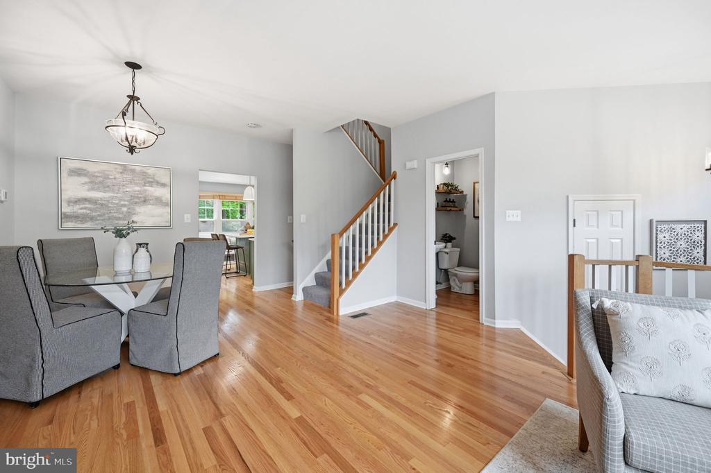1232 WEATHERSTONE COURT