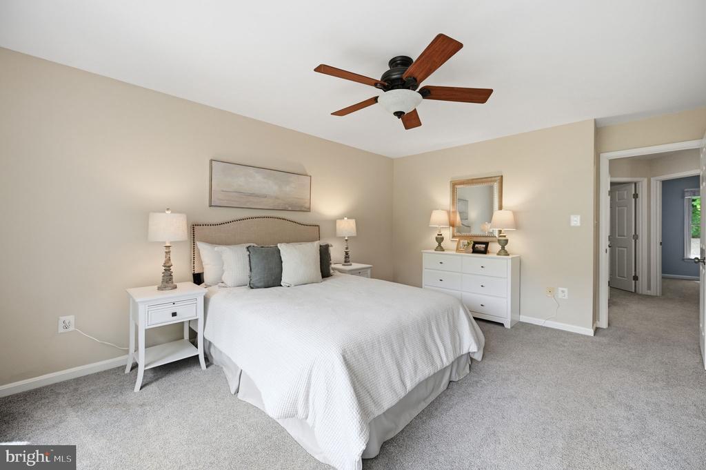 1232 WEATHERSTONE COURT