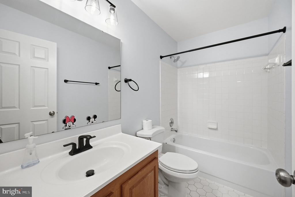 1232 WEATHERSTONE COURT