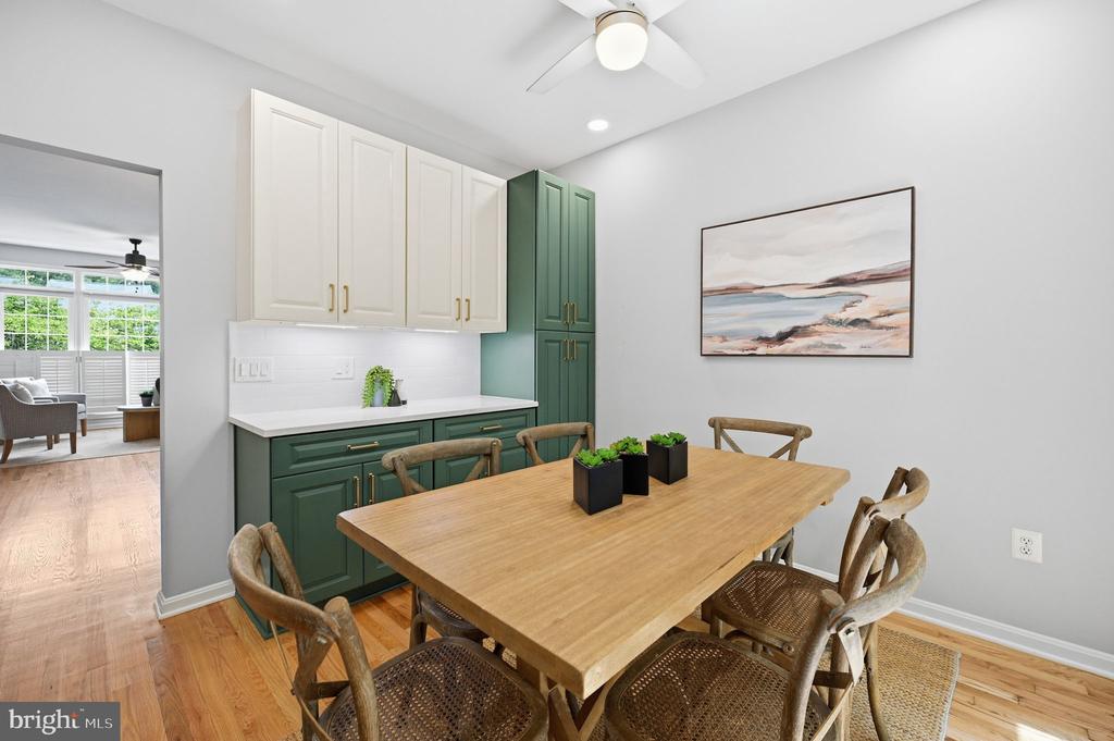 1232 WEATHERSTONE COURT