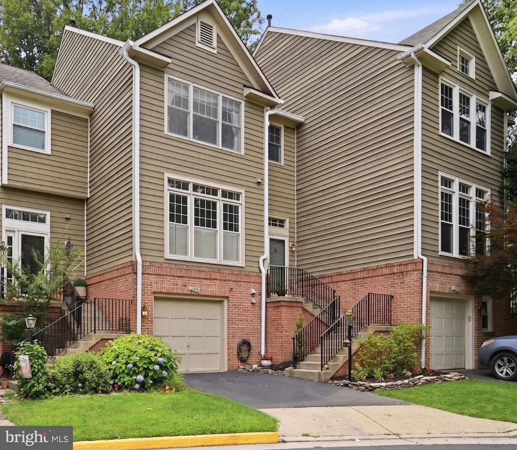 1232 WEATHERSTONE COURT