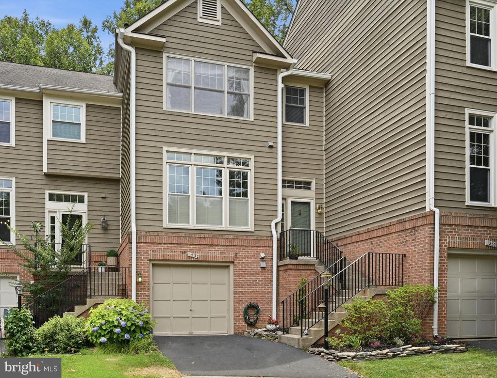 1232 WEATHERSTONE COURT