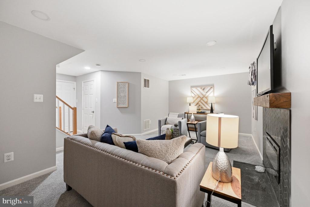 1232 WEATHERSTONE COURT