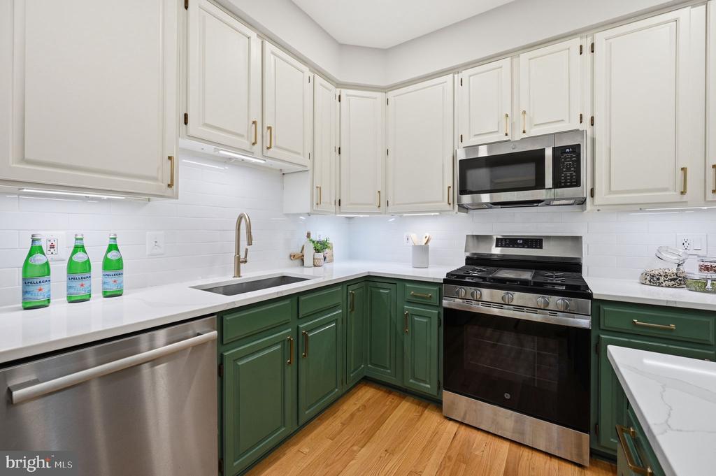 1232 WEATHERSTONE COURT