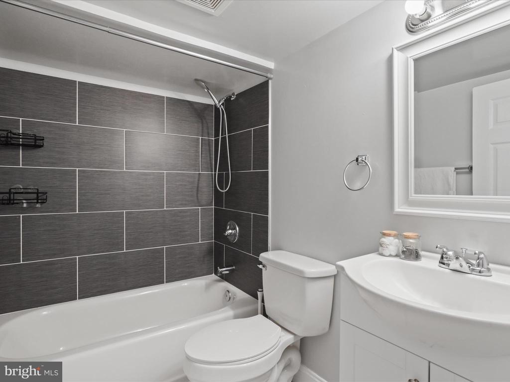 2236 ARLINGTON TERRACE