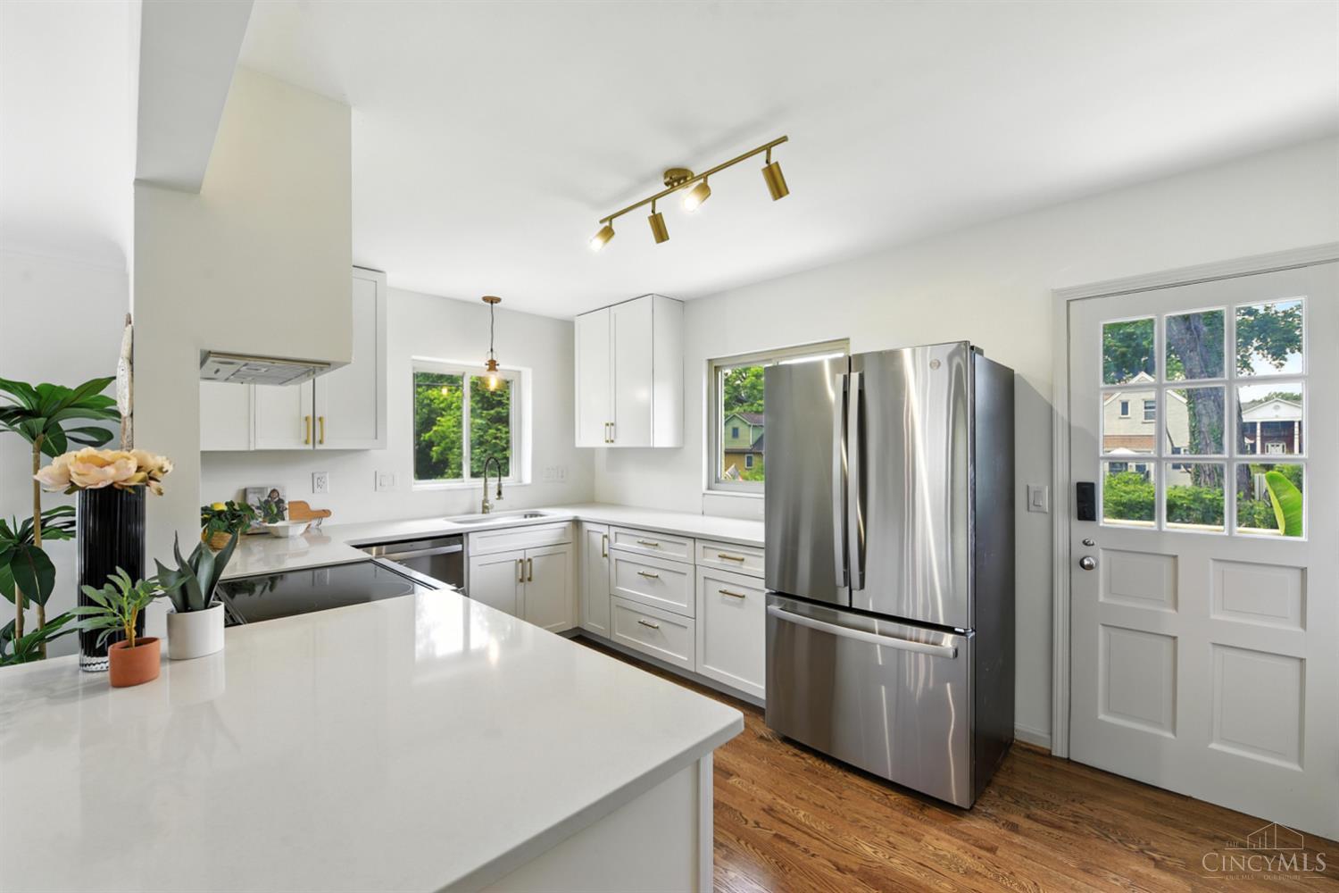 5960 Winnetka Drive