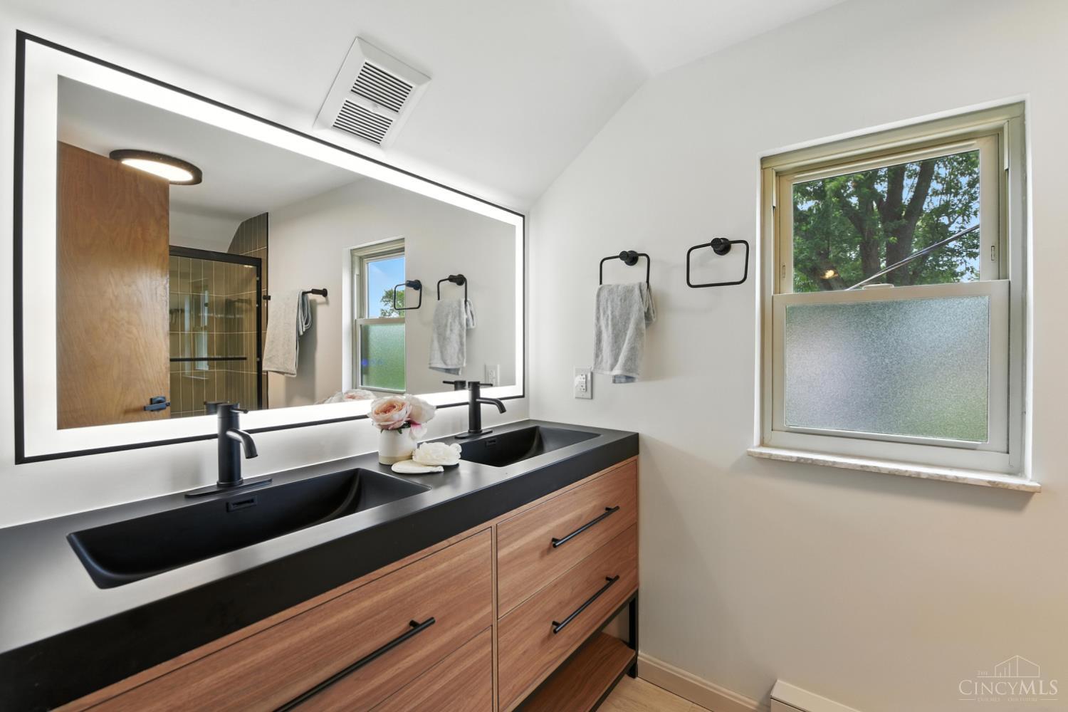 5960 Winnetka Drive
