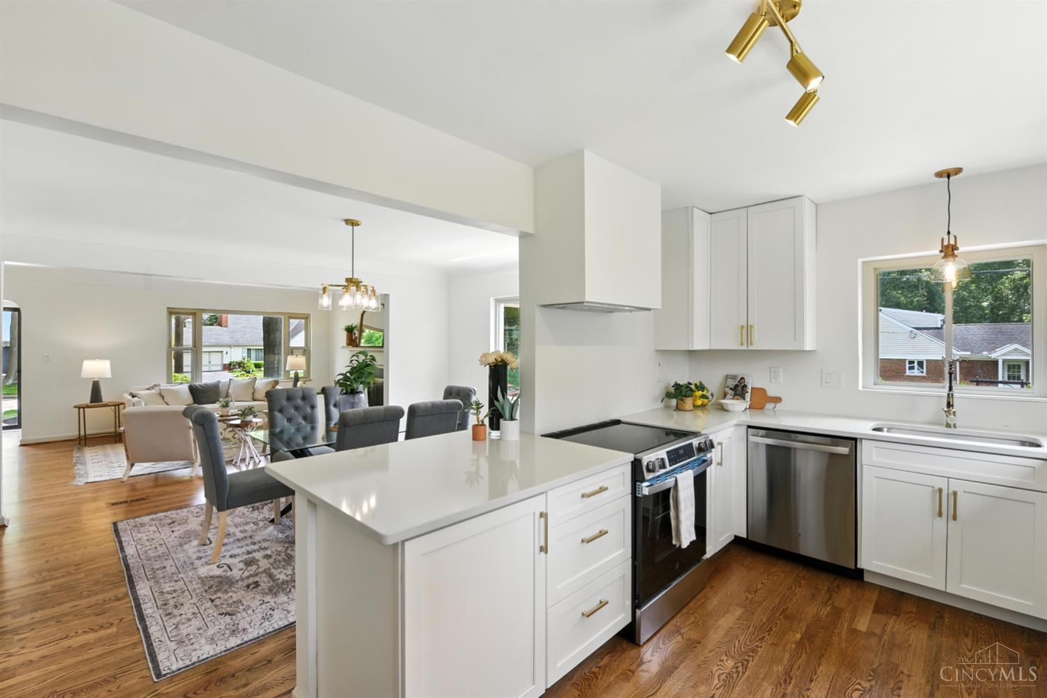 5960 Winnetka Drive