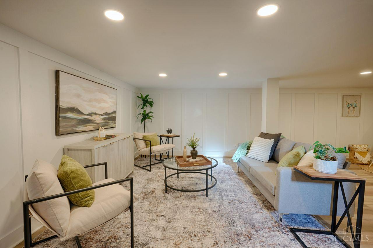 6008 Winnetka Drive
