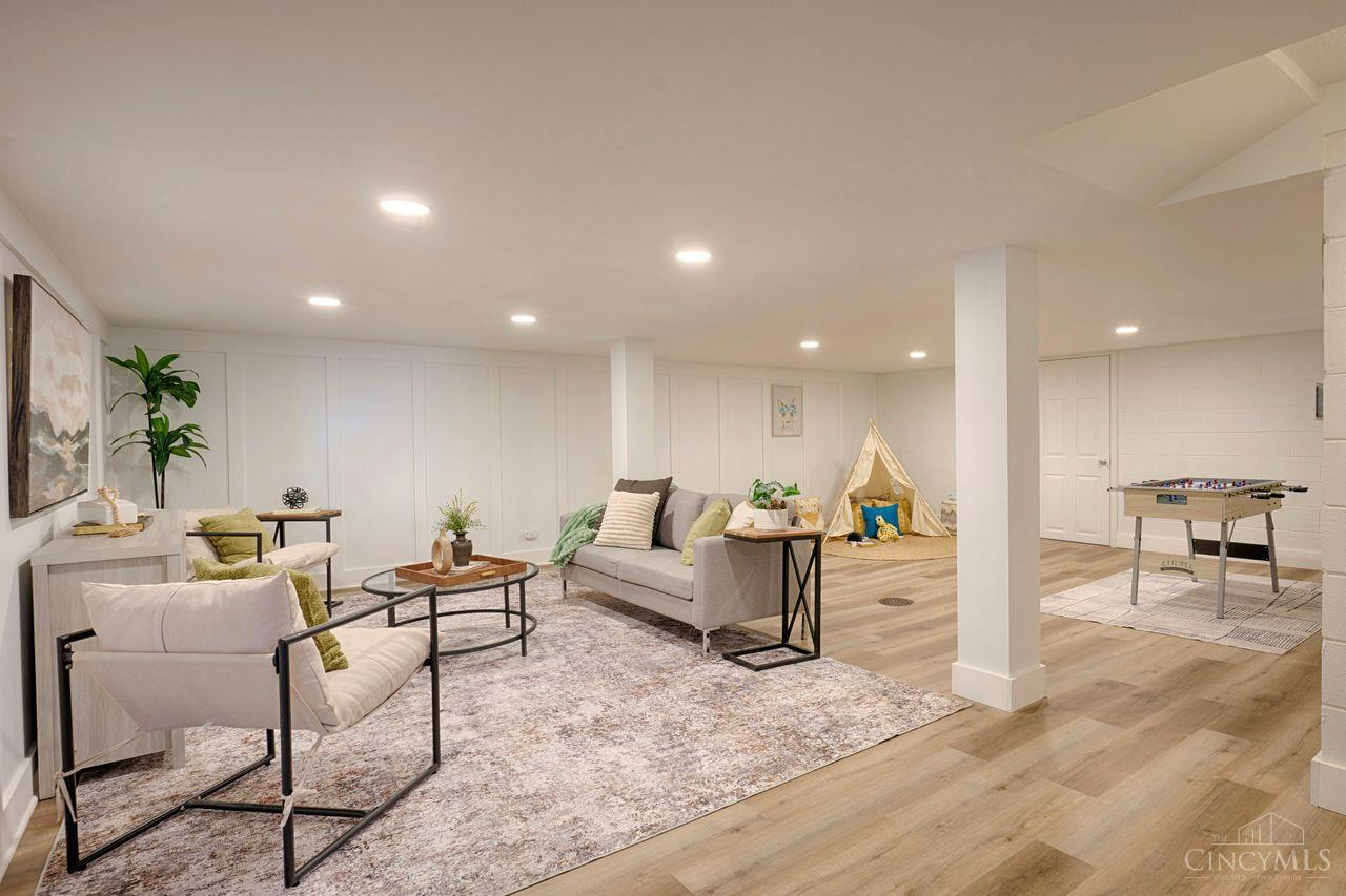 6008 Winnetka Drive