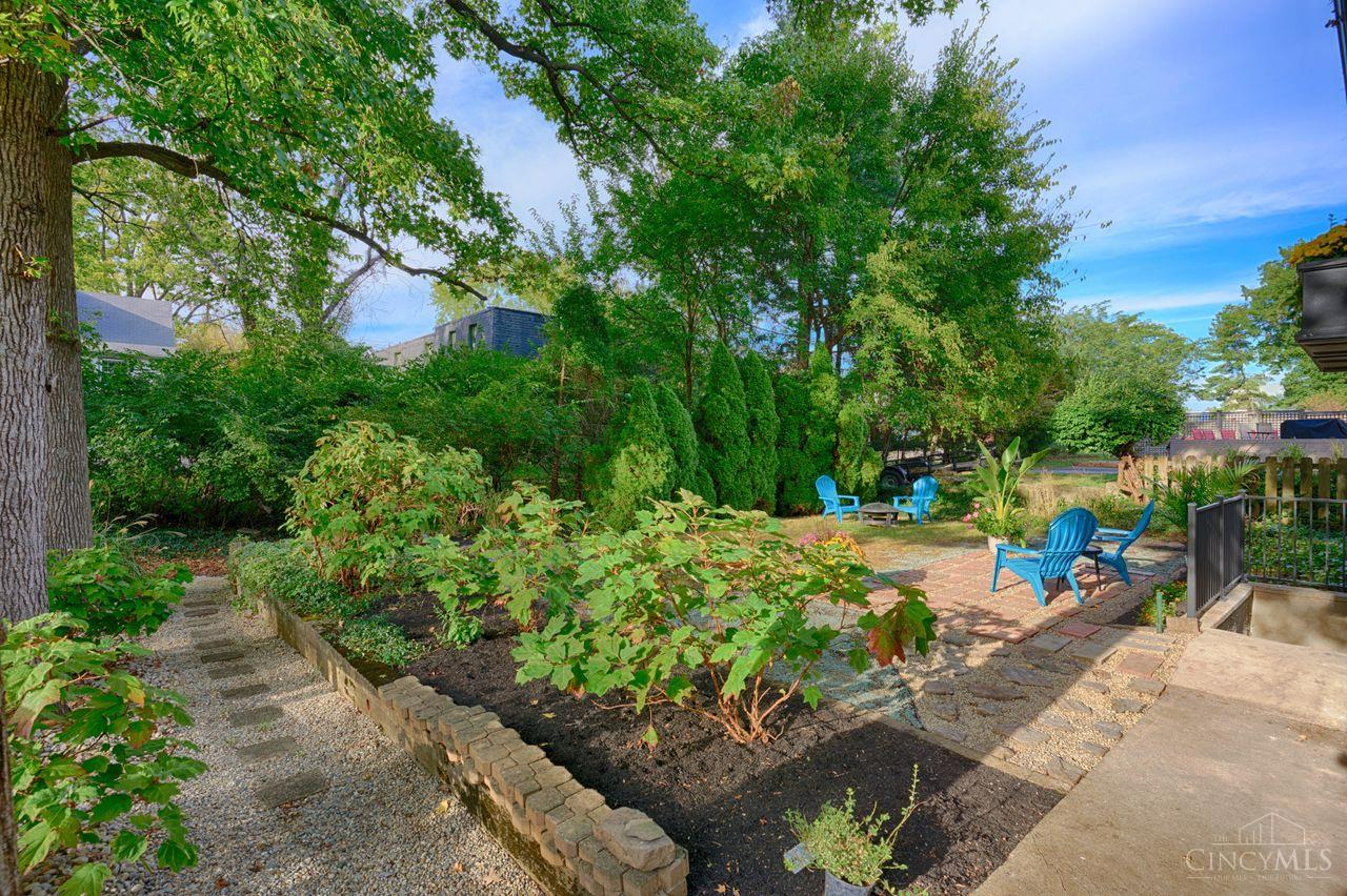 6008 Winnetka Drive