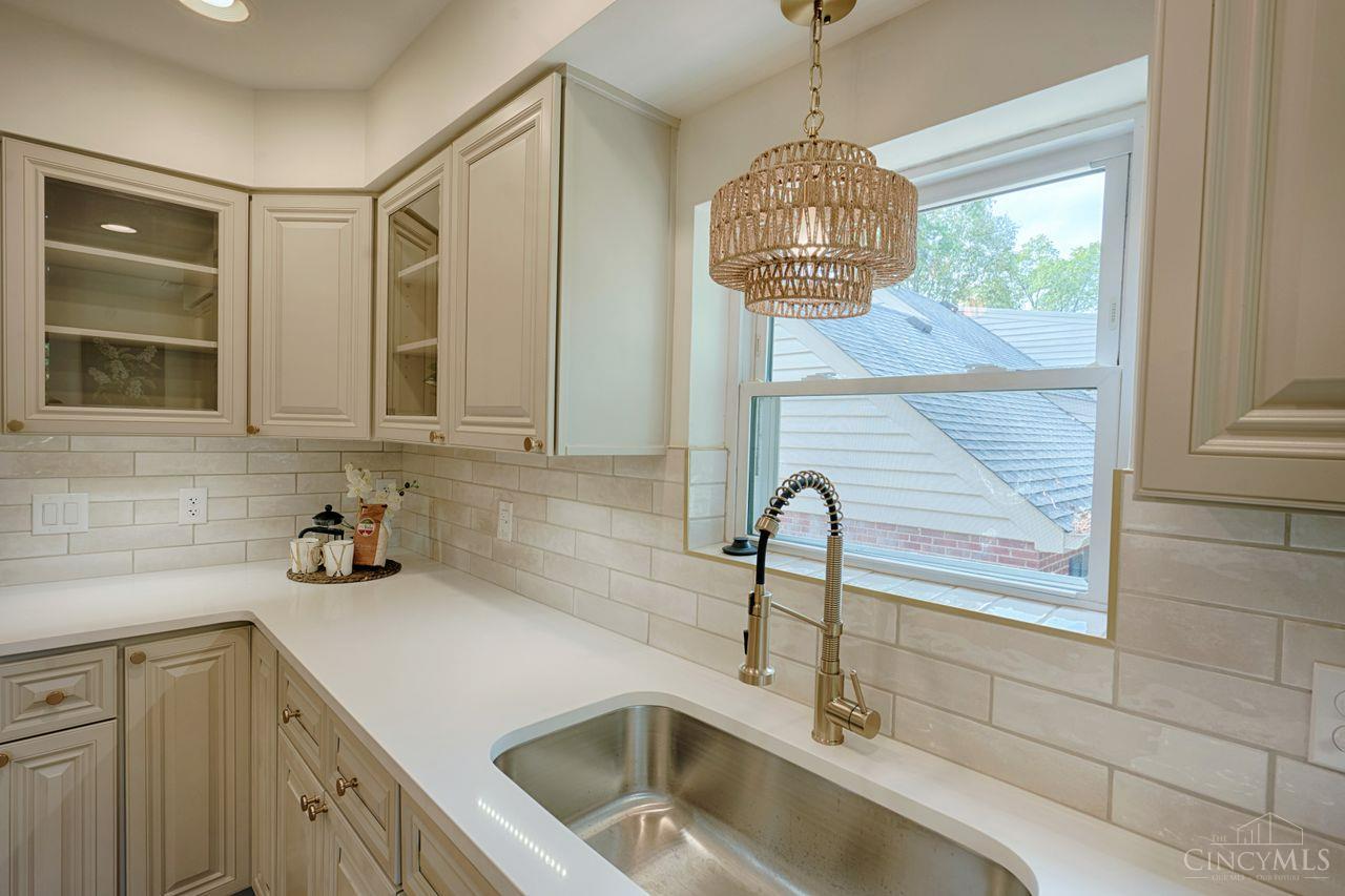 6008 Winnetka Drive