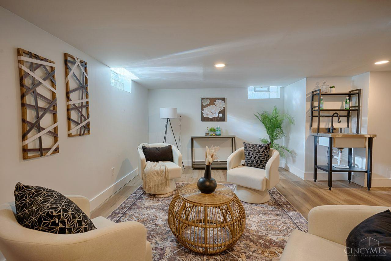 6008 Winnetka Drive