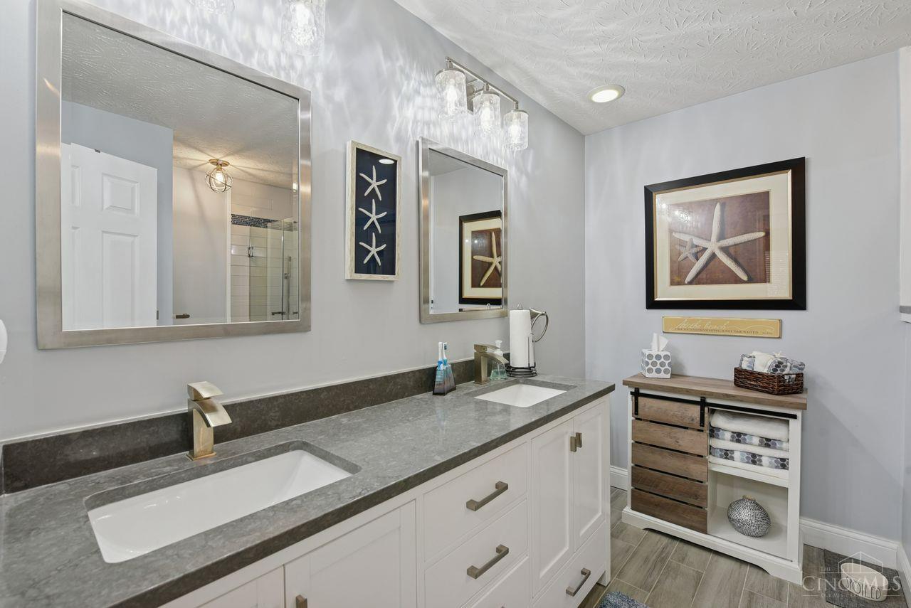 2474 Walnutview Court