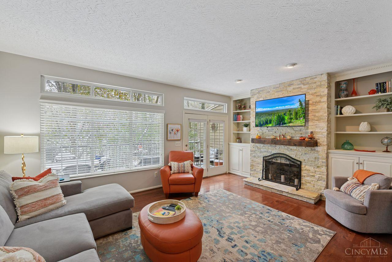 2474 Walnutview Court