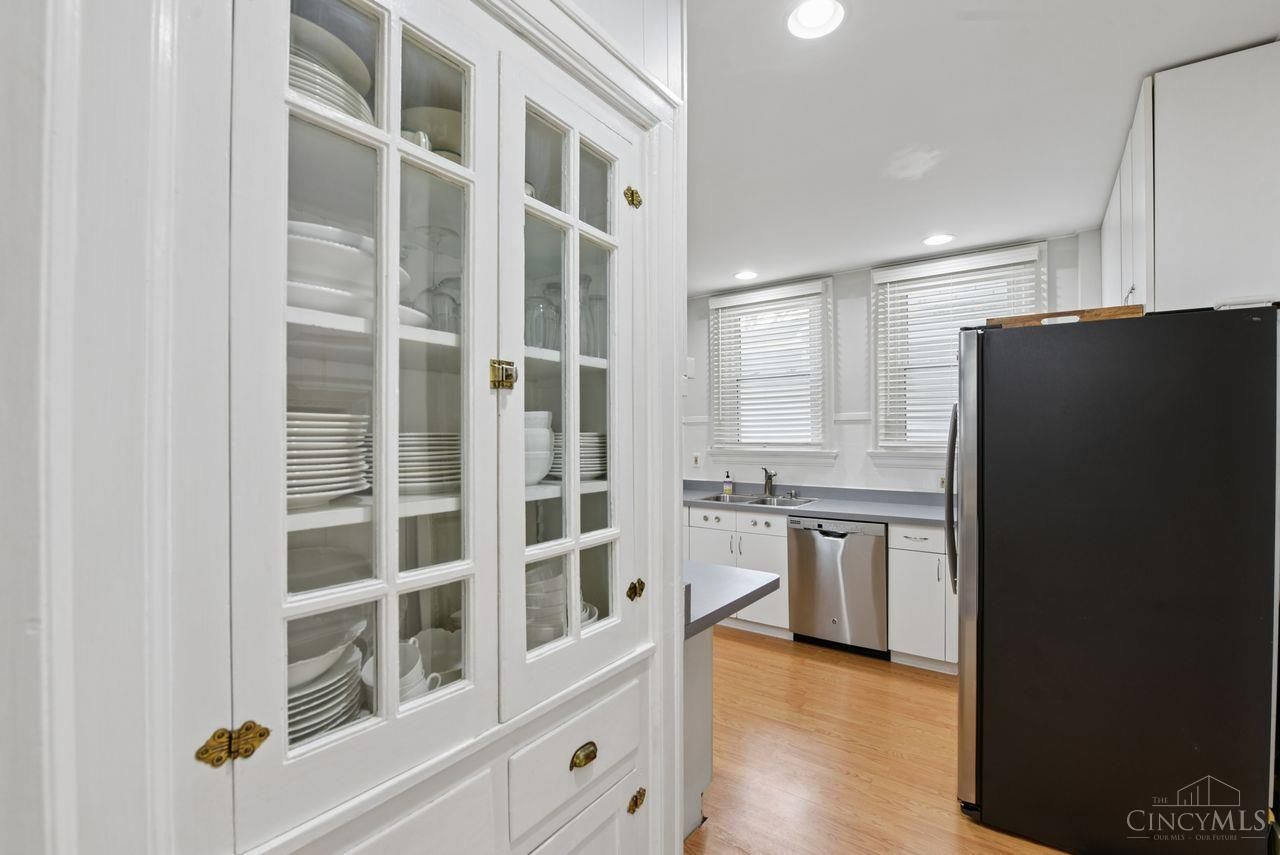 2844 Markbreit Avenue