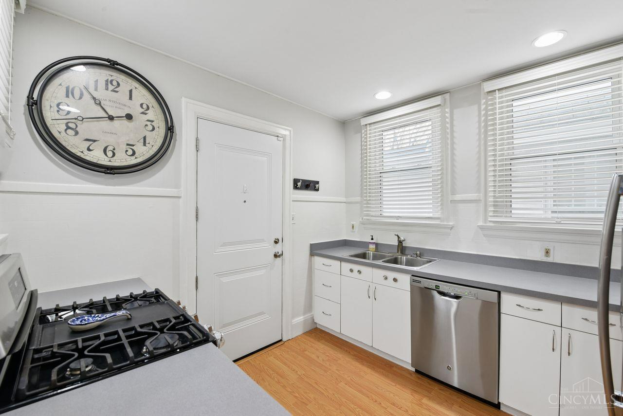 2844 Markbreit Avenue