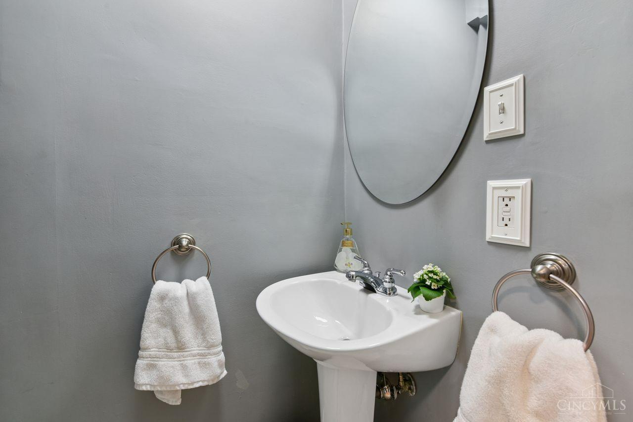 2844 Markbreit Avenue