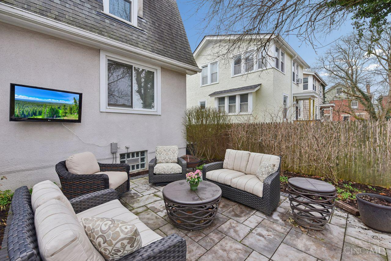 2844 Markbreit Avenue