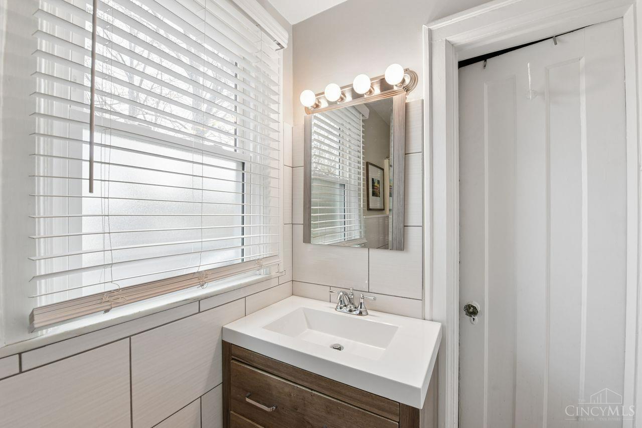 2844 Markbreit Avenue