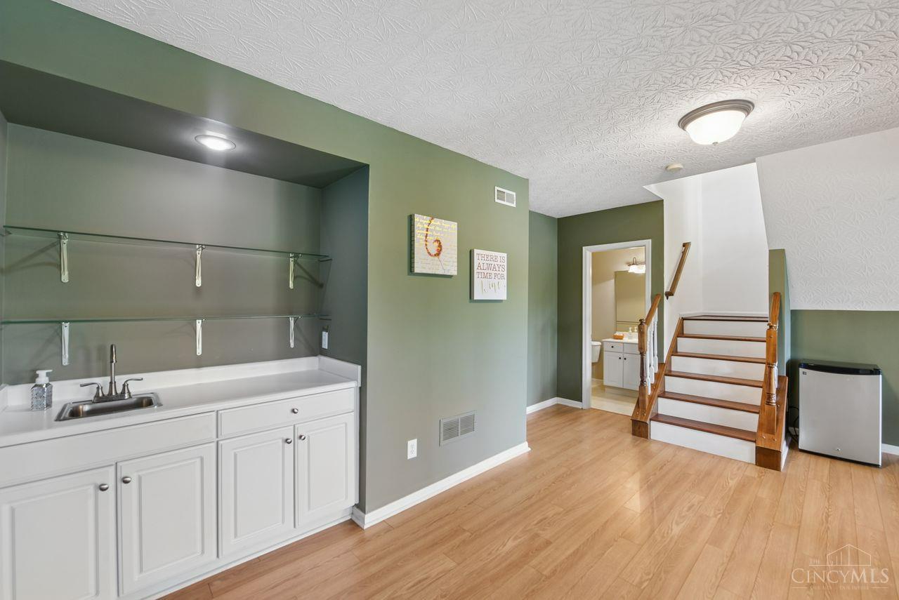 4189 Lakeknoll Drive