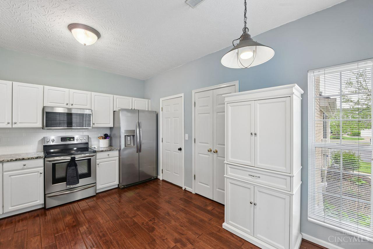 4189 Lakeknoll Drive