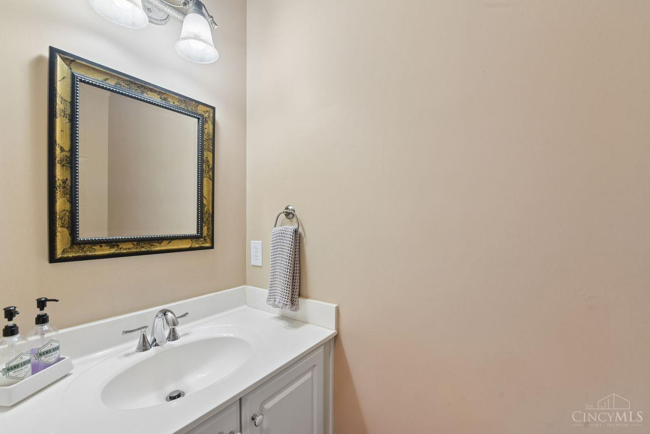 4189 Lakeknoll Drive