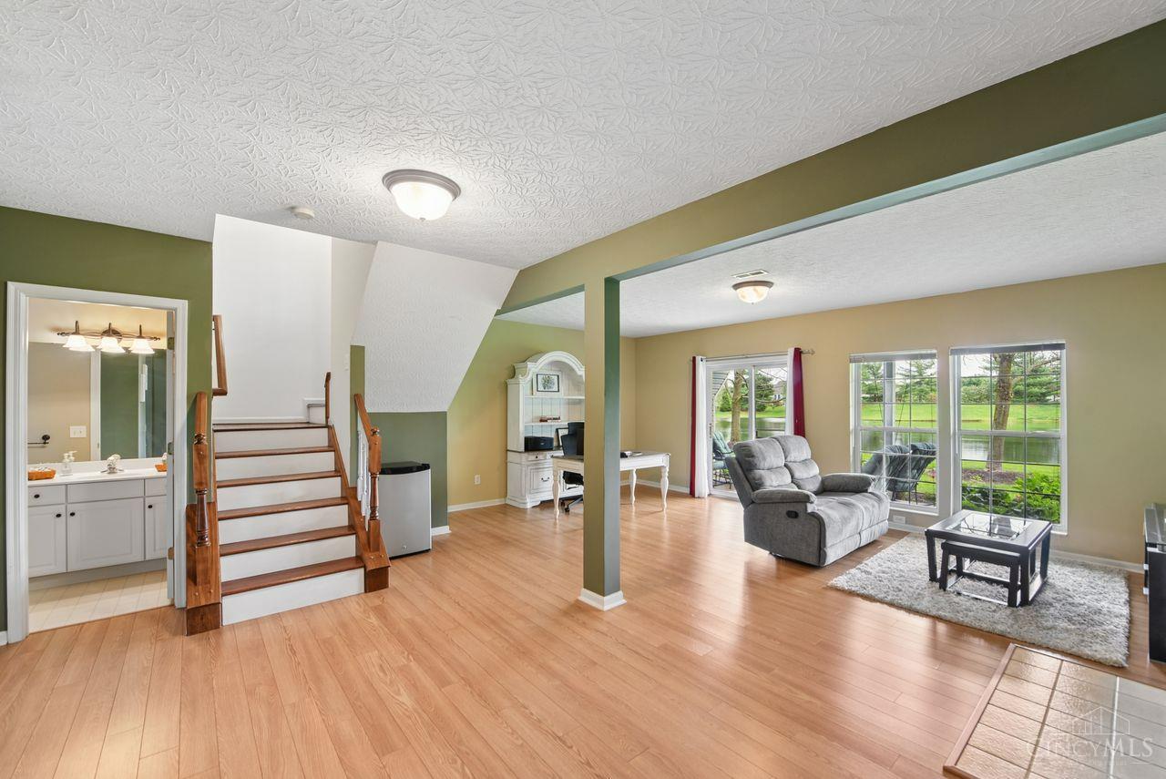 4189 Lakeknoll Drive