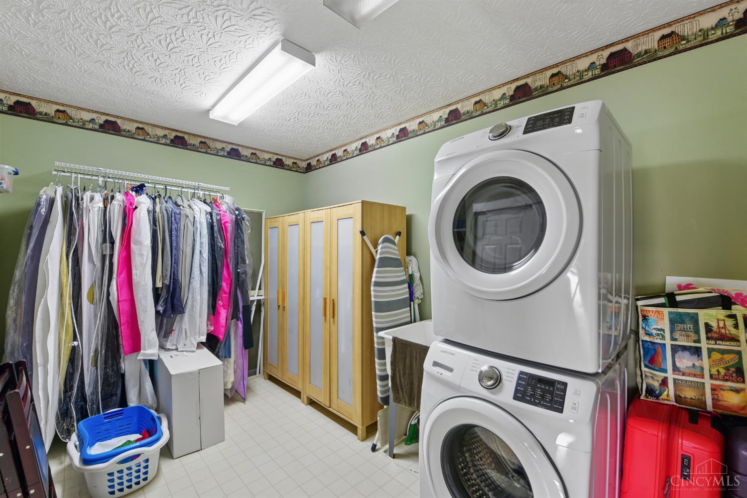 4189 Lakeknoll Drive