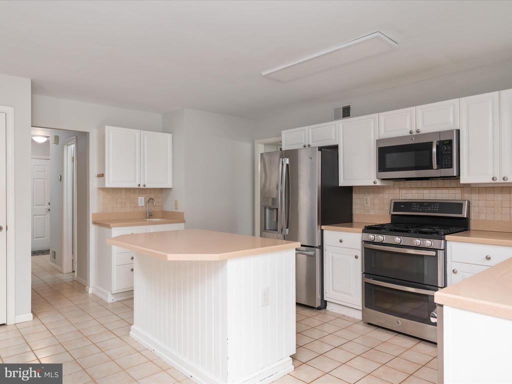2324 NANTUCKET DRIVE