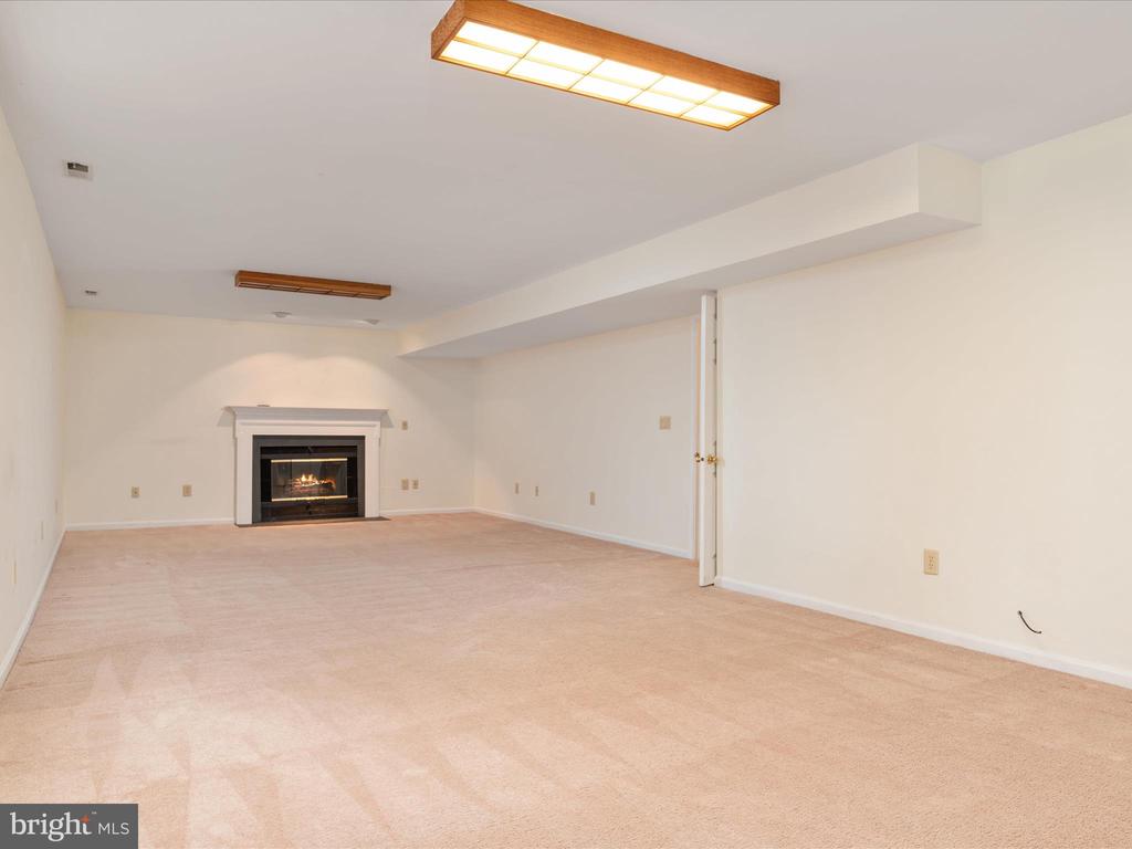 2324 NANTUCKET DRIVE
