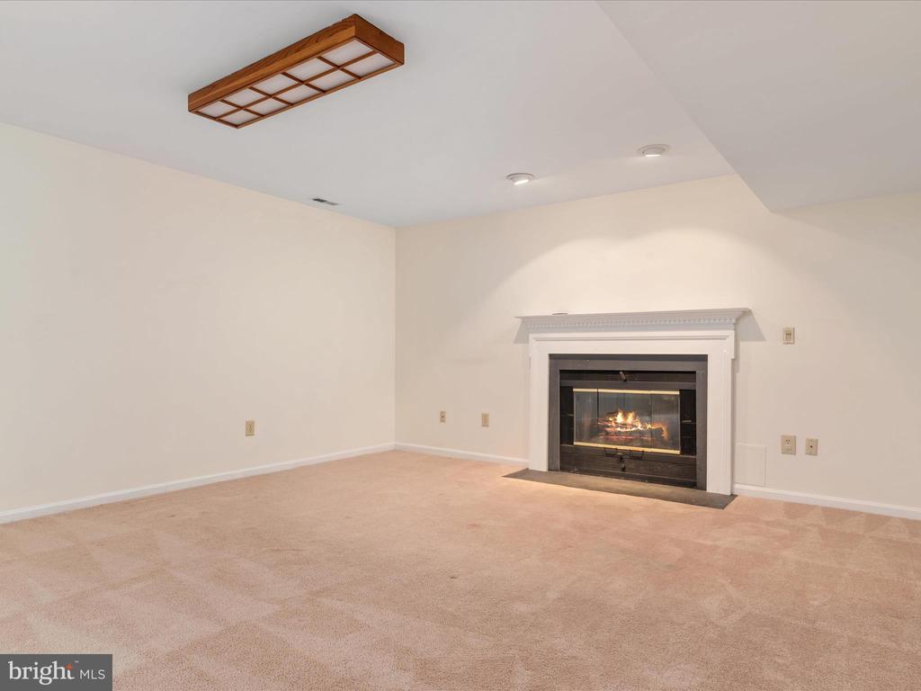 2324 NANTUCKET DRIVE