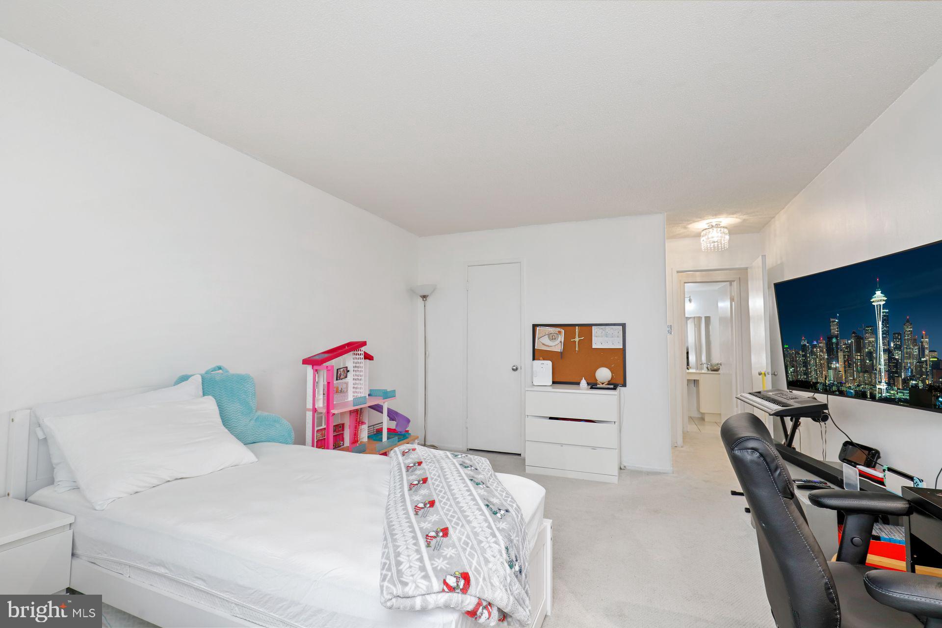 307 YOAKUM PARKWAY 1604