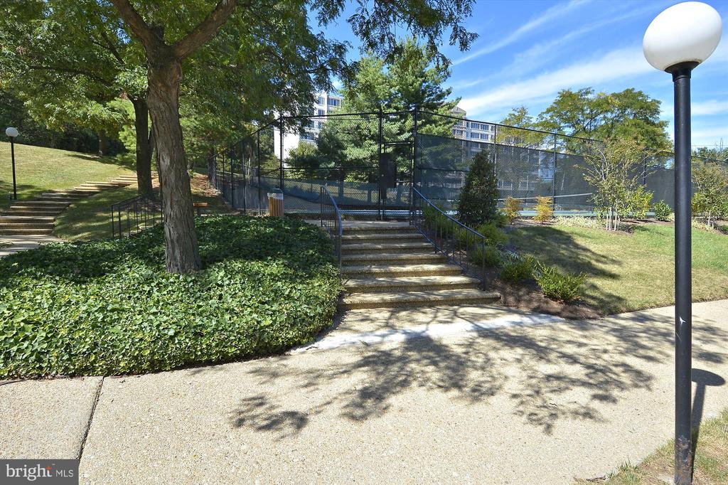 5500 HOLMES RUN PARKWAY 412