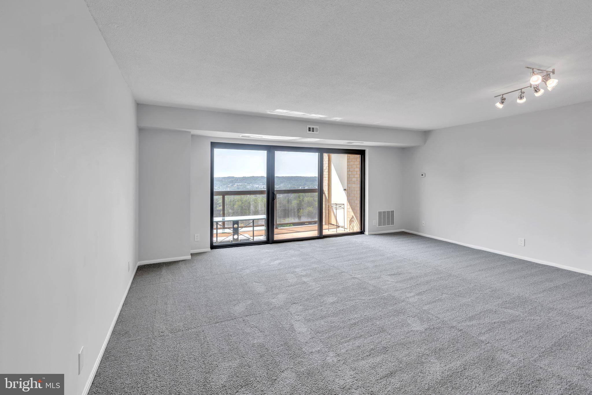 205 YOAKUM PARKWAY 1015
