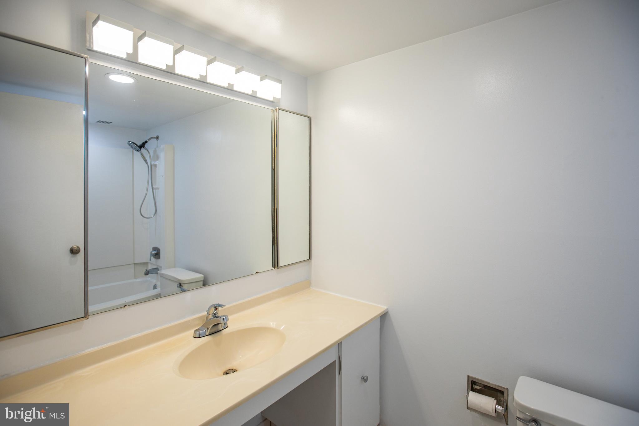 205 YOAKUM PARKWAY 1015