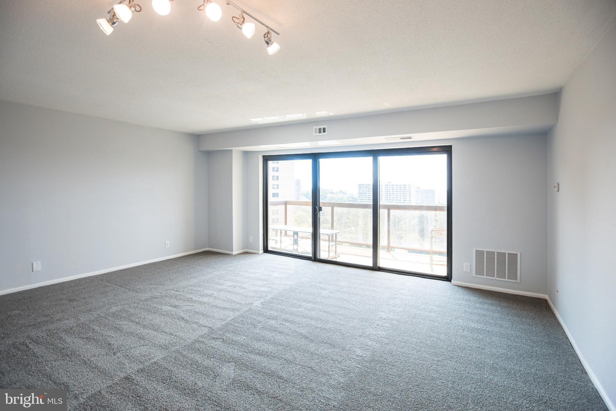205 YOAKUM PARKWAY 1015