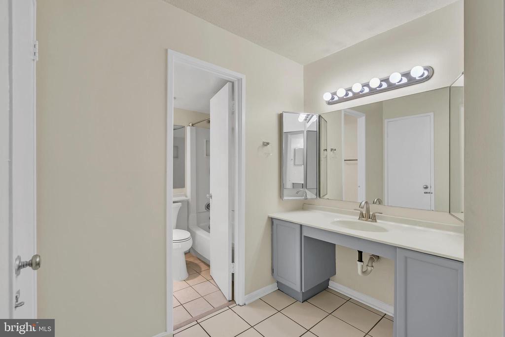 309 YOAKUM PARKWAY 308