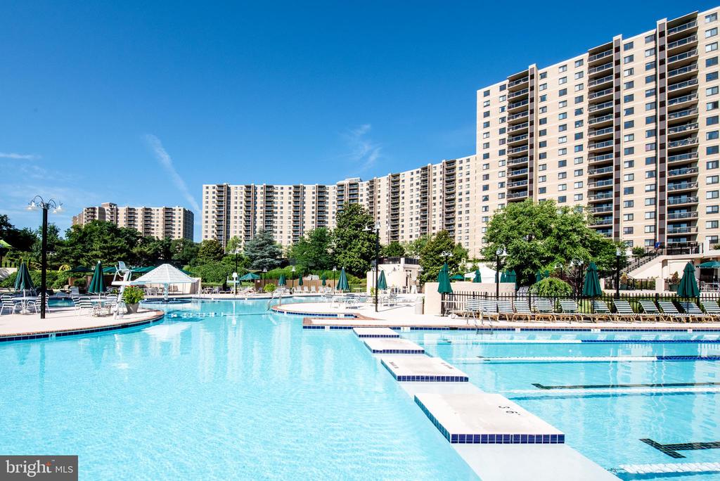 309 YOAKUM PARKWAY 1402