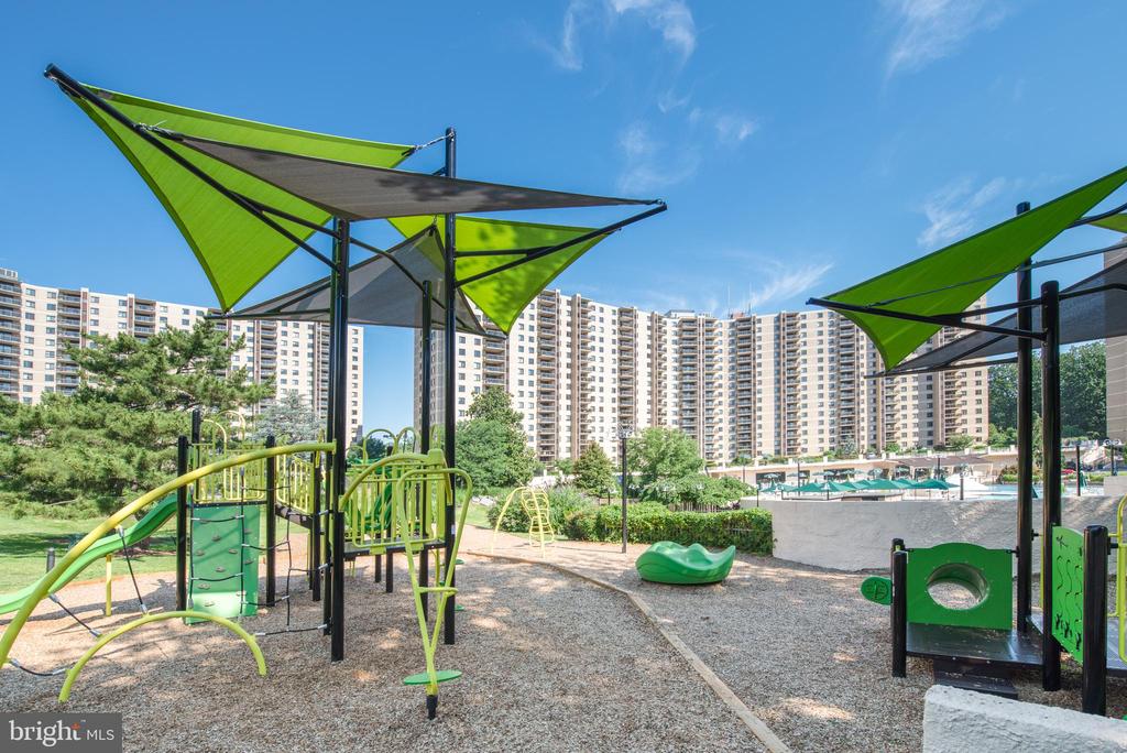 309 YOAKUM PARKWAY 1402