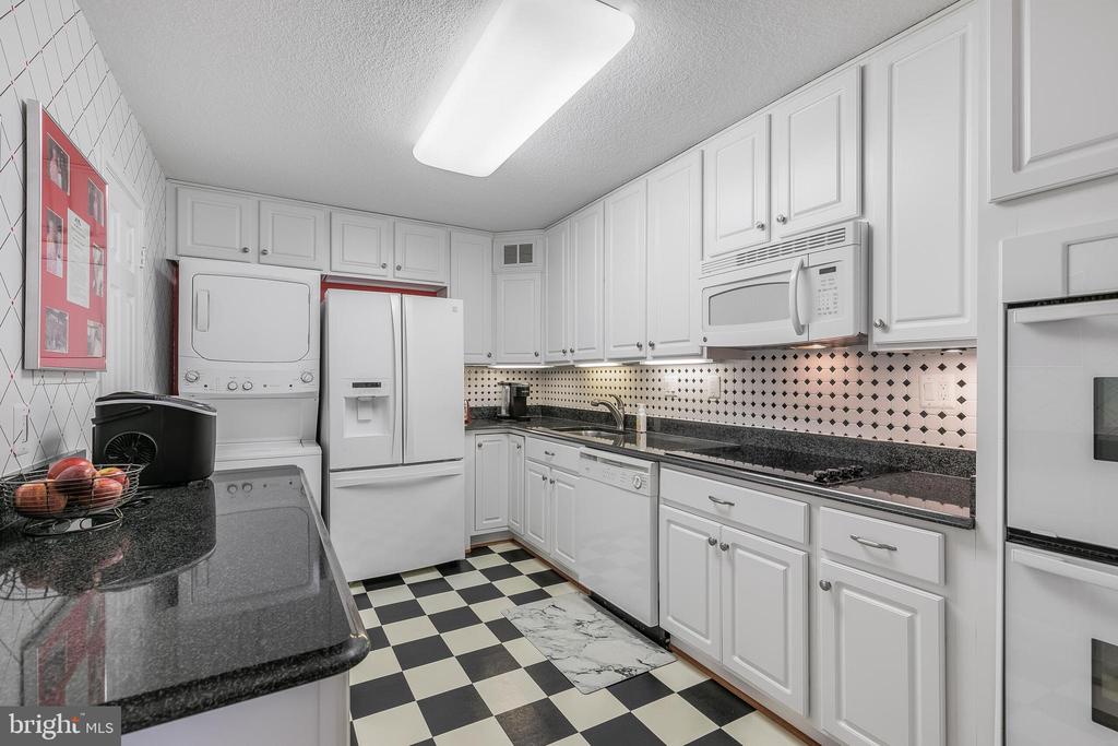 307 YOAKUM PARKWAY 1020