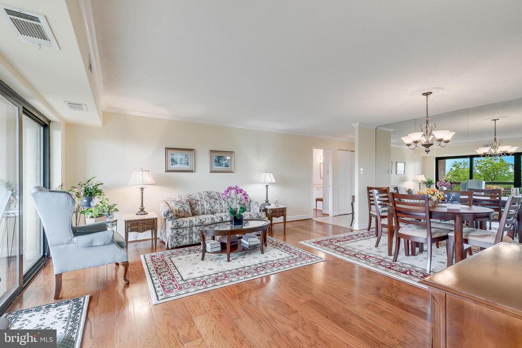 307 YOAKUM PARKWAY 1020