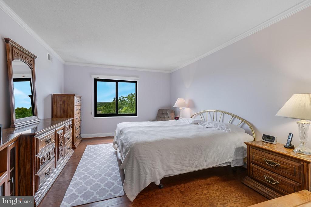 307 YOAKUM PARKWAY 1020