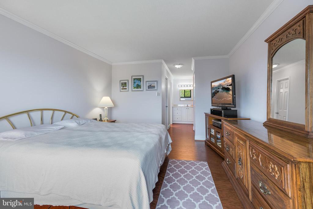 307 YOAKUM PARKWAY 1020