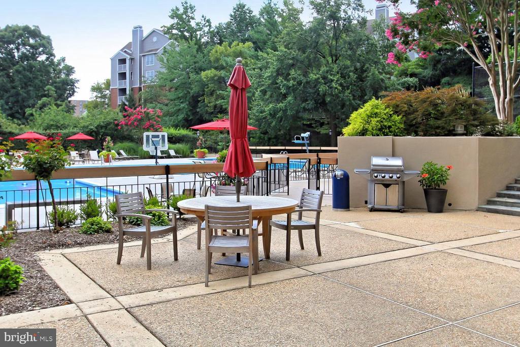 5500 HOLMES RUN PARKWAY 402