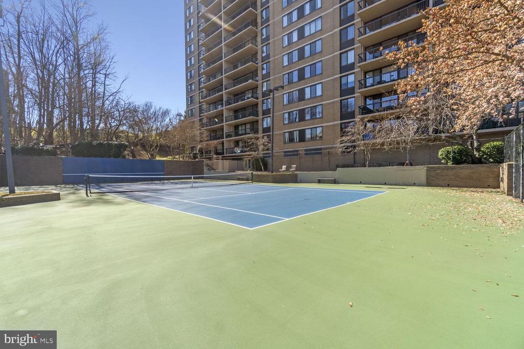 5500 HOLMES RUN PARKWAY 402