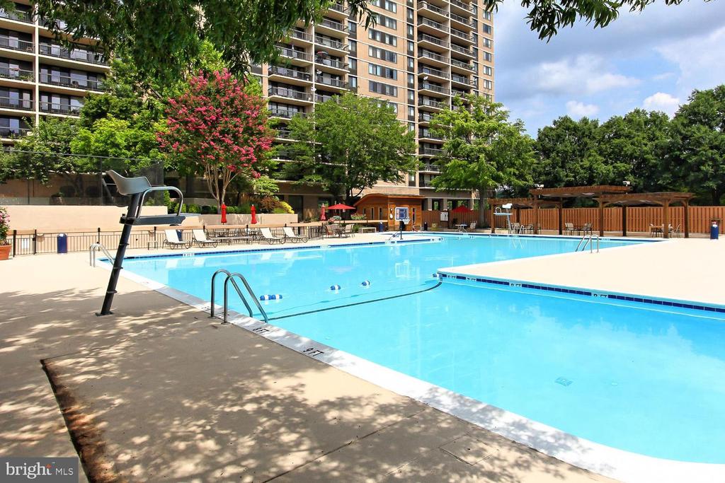 5500 HOLMES RUN PARKWAY 402